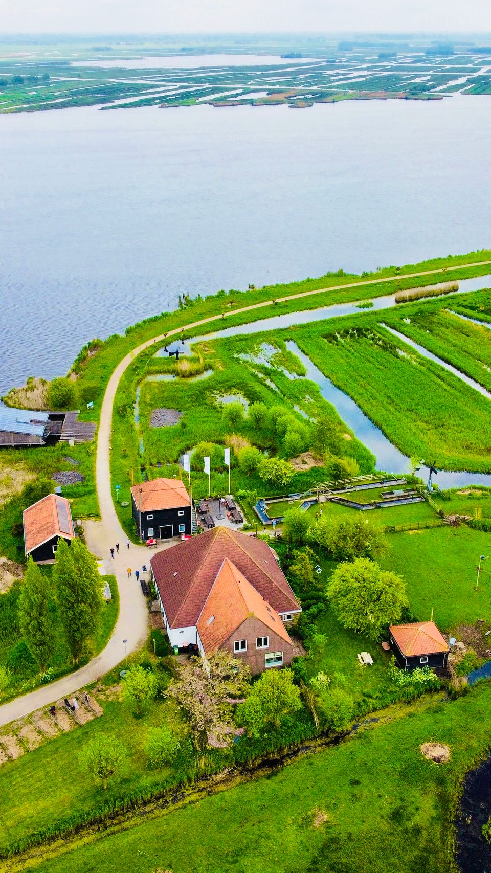 Drone foto van de Poelboerderij in Wormer