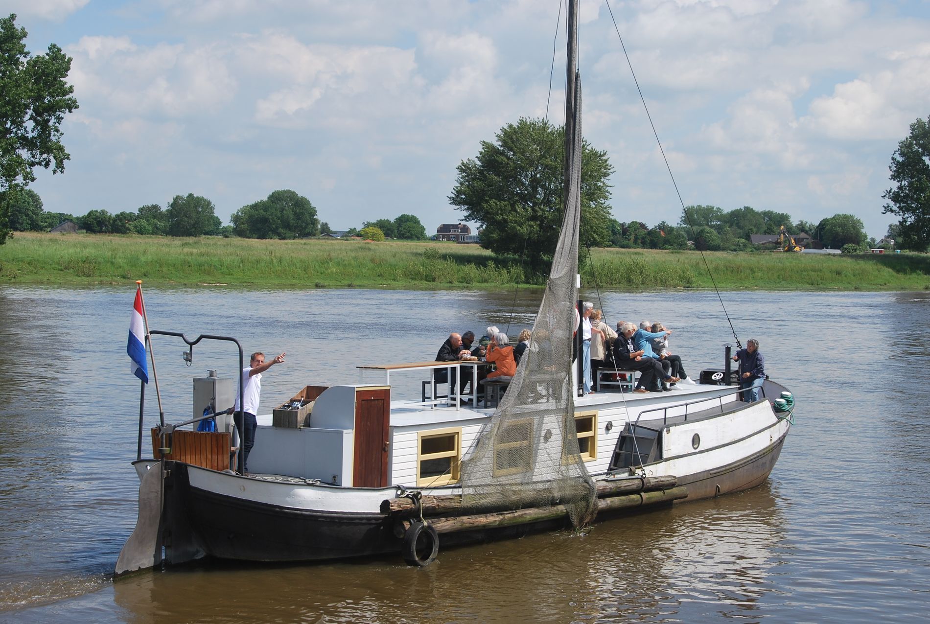 Boot vertrekt voor belevenis op de Maas