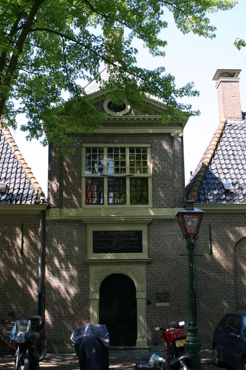 A photo of the front of the Pieter Loridans Almshouse
