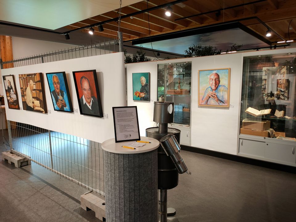 De foto toont een overzicht van de tentoonstelling en tevens kunstwedstrijd Jans Brands