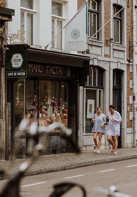 Sint Pieterstraat Maastricht winkeletalage Manu Facta