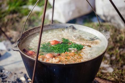 Suppe vom offenen Feuer