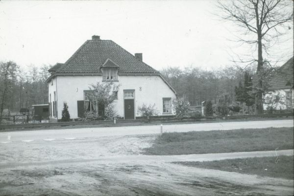 Het huis van boswachter Ruiter aan de Rijksweg 24 (N224), door luitenant Sims gebruikt als observatiepost tijdens zijn ‘incredible patrol’.