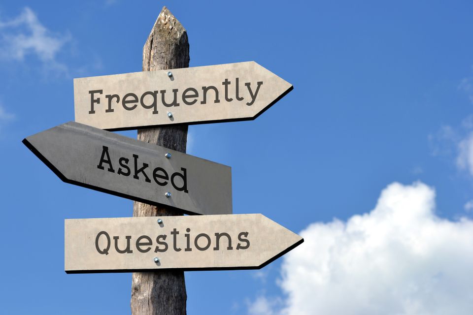 bord met faq erop