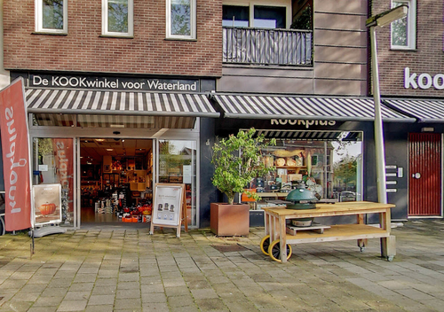 Het buitenaanzicht van de winkel Kookplus in Purmerend.