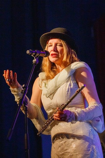 Zangers Micheline van Houtem zingt