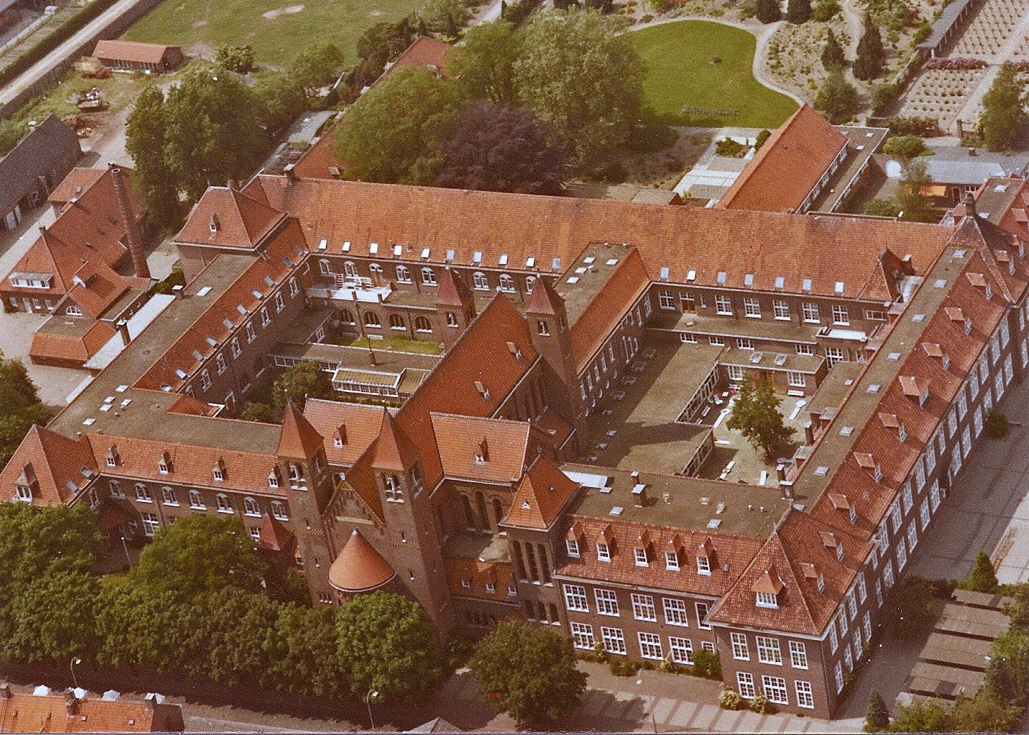 luchtopname van het complex van Klooster Nazareth