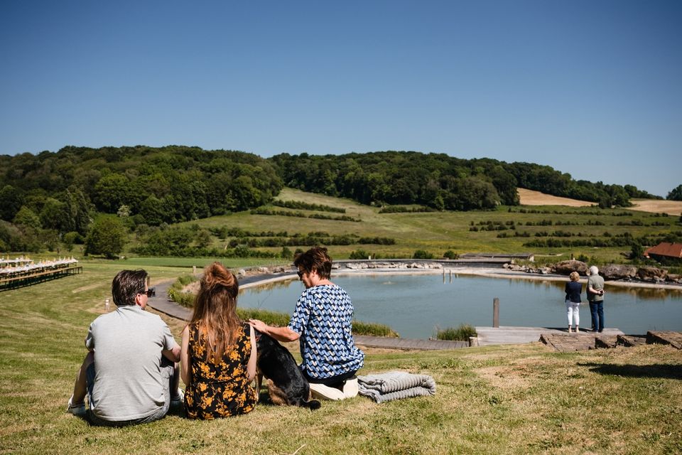 L' Auberge de Smockelaer offre une vue sur les collines ondulantes du sud du Limbourg.