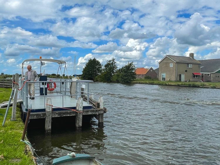 De Oerset vaart over de Rijnsloot