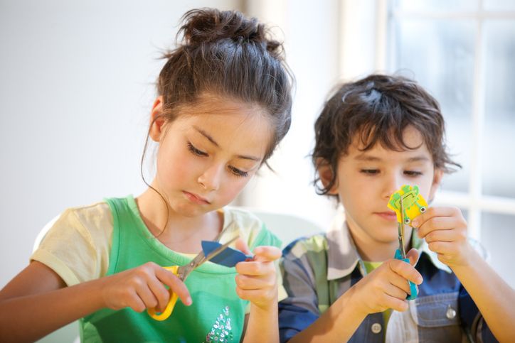 Knutselende kinderen