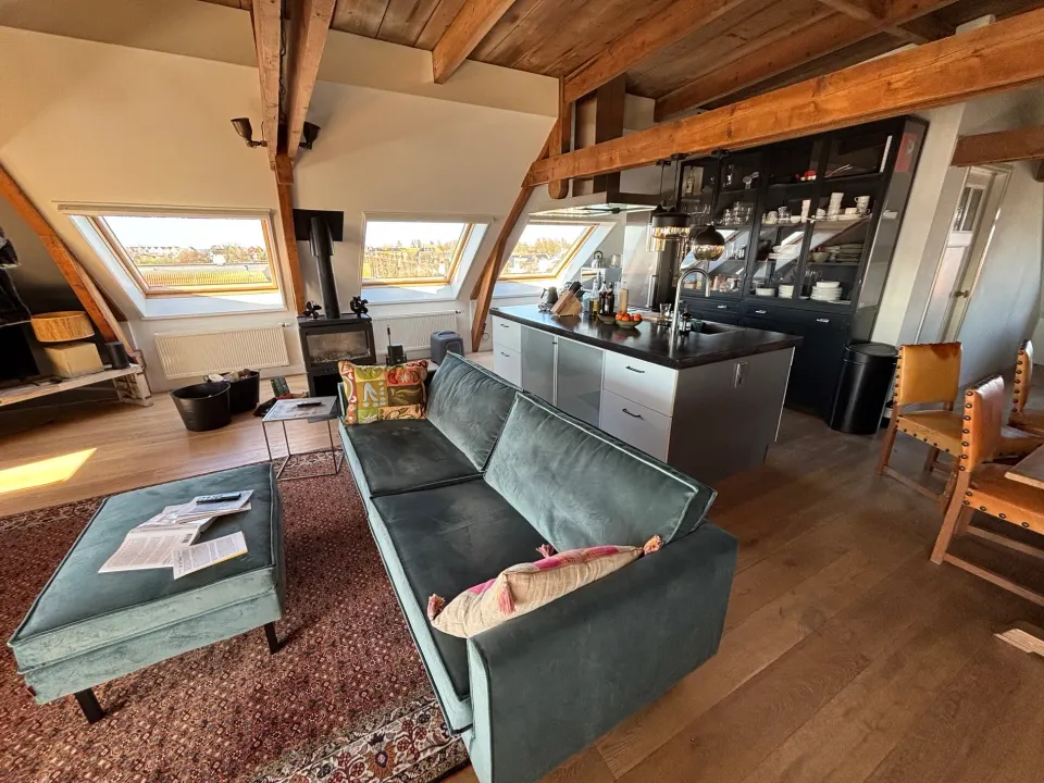 Inrichting van het vakantieappartement in het Stadhuis van Stavoren.