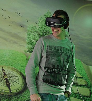 Man met VR bril