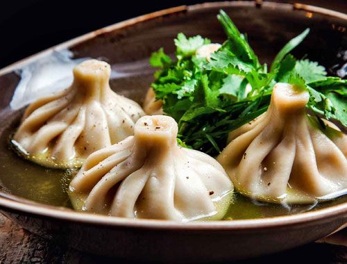 khinkali (dumplings gevuld met kruidig vlees of groenten)