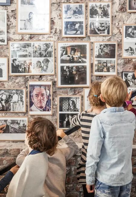 Lumiere Maastricht groep kinderen binnen