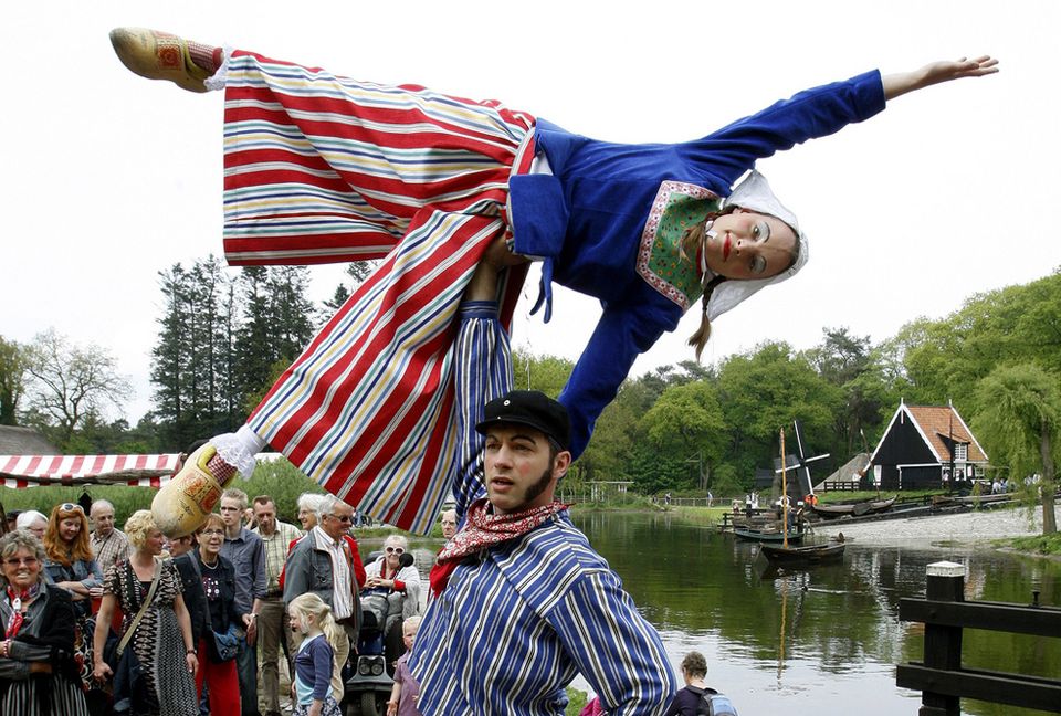 Wol & Knus markt met hollands straattheater