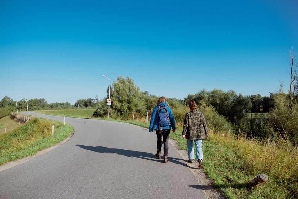 Foto van wandelaars landschap vijfheerenlanden