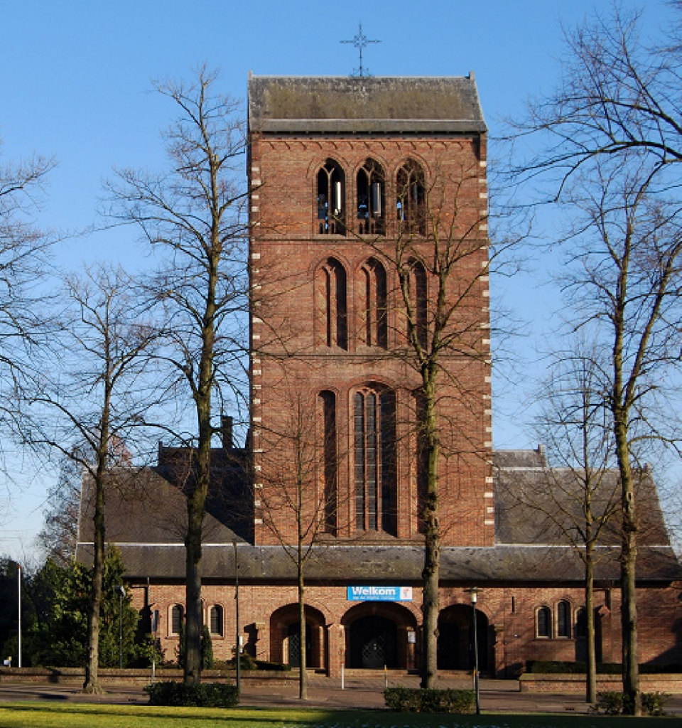 Voorkant van de Joanneskerk in Oisterwijk