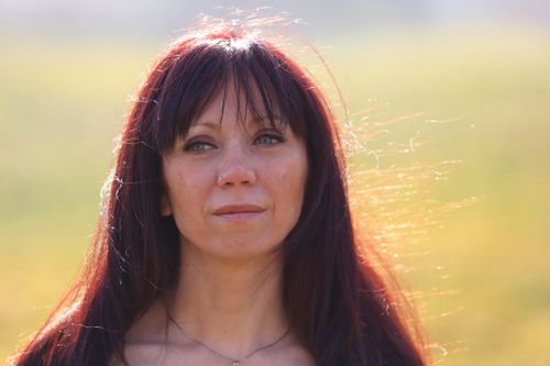 Een portretfoto van een vrouw