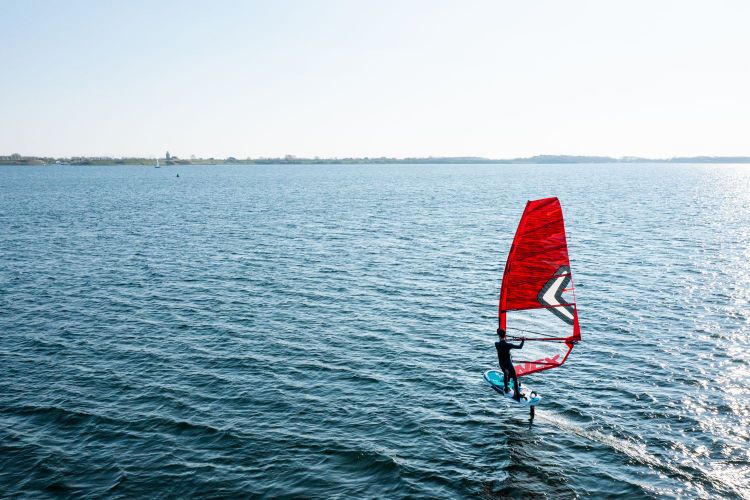 Op-Schouwen-Duiveland-WindSurfer-Op-Water