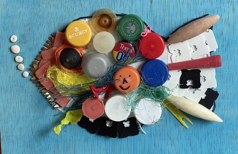 Een kunstwerk met zwerfafval