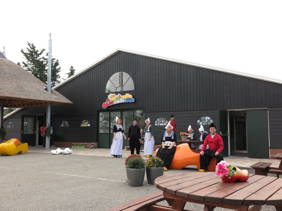 Mensen voor de Kaas- en klompenboerderij Simonehoeve
