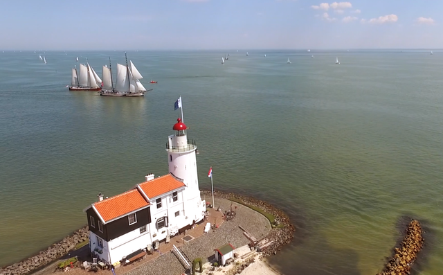 VFC Zeilcharters -Schepen en vuurtoren