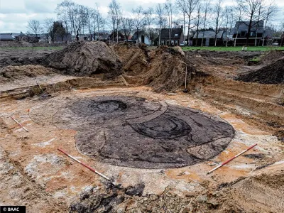 de opgraving van de boomstamwaterput