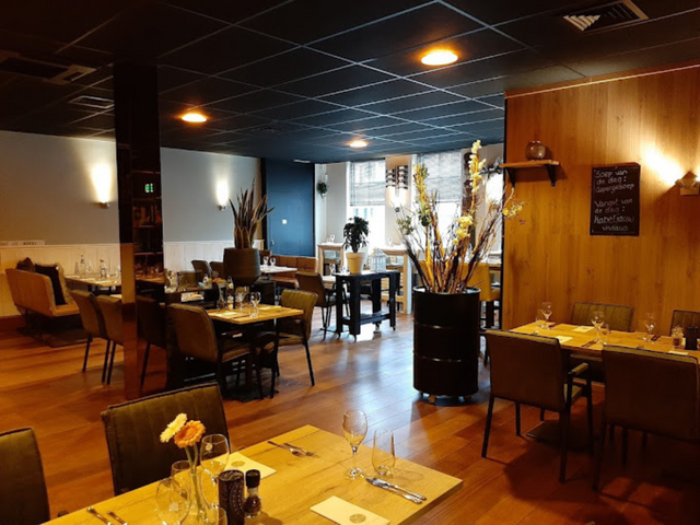 Binnen in Restaurant Tout le Monde gelegen in Pijnacker