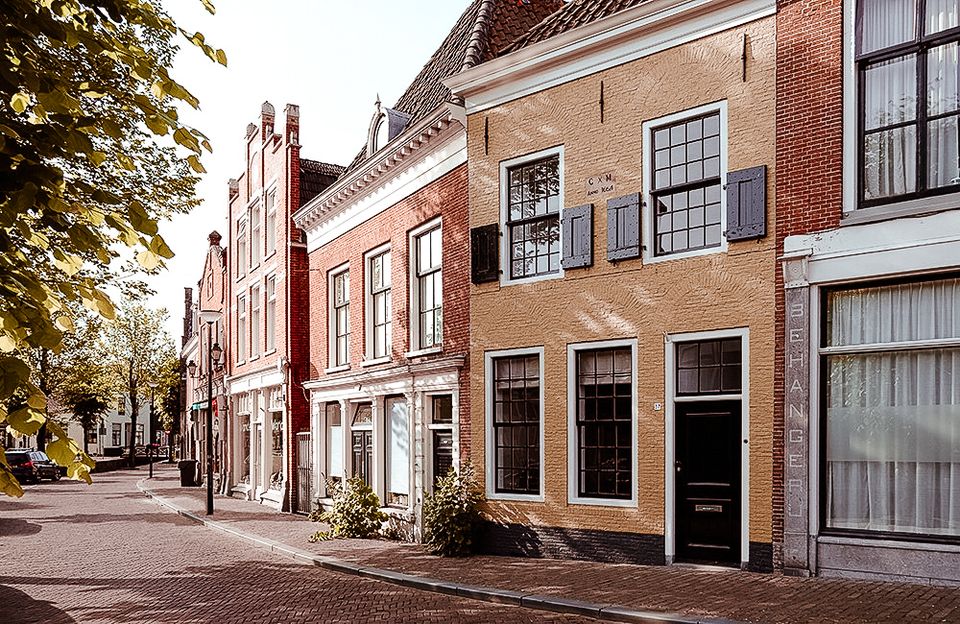 Huisje aan de gracht in Franeker