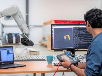 Samxl iemand die bezig is met programmeren robot