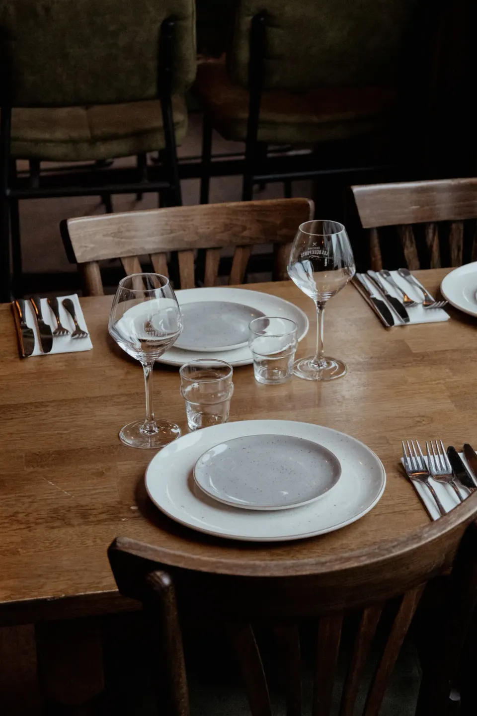 Opgedekte tafel bij Les deux points