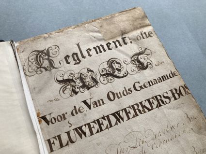 Pop-up tentoonstelling | De Fluweelwerkers- en Zijdeweversbus te Naarden
