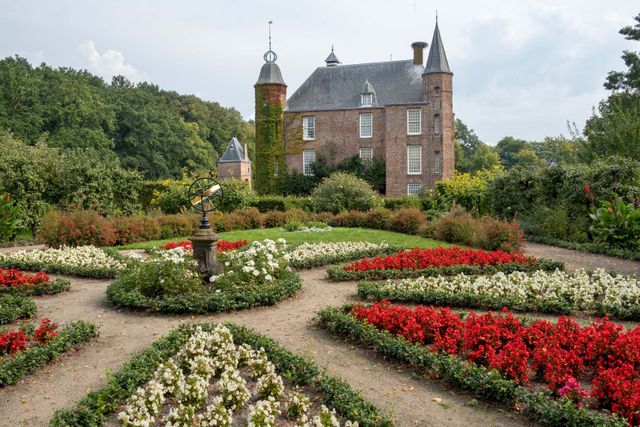 Slot Zuylen met kasteeltuin