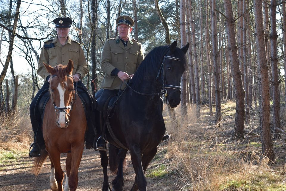 Komiezen te paard