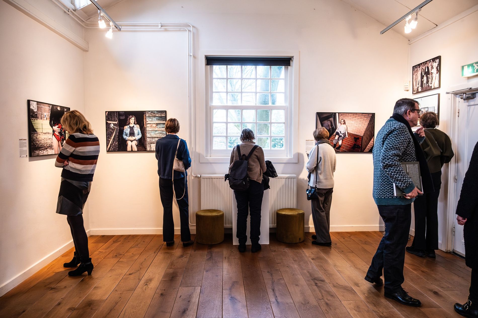 Open dag - Bezoekers bekijken expositie HJMvanGASTEREN