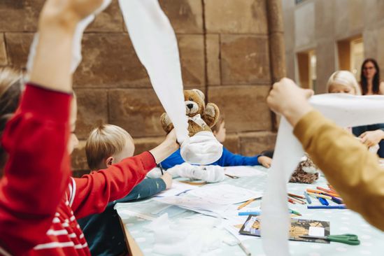 Knuffels mummificeren, speuren en kleuren in Rijksmuseum van Oudheden