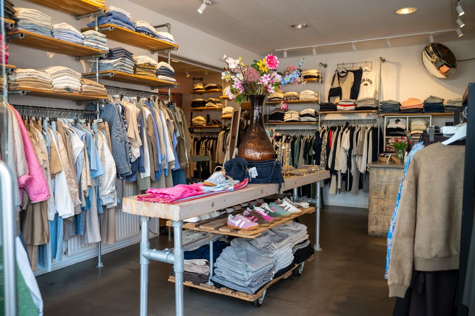Zuid7even assortiment kleding en sieraden