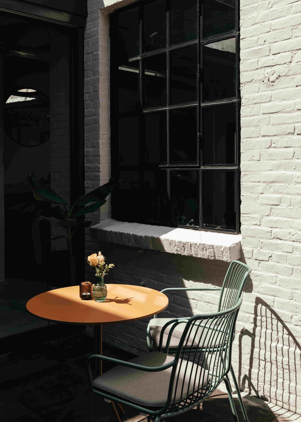 Cousins Boutique Hotel breakfast room a table