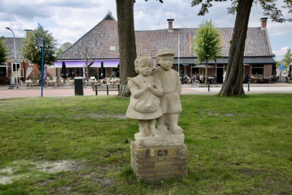 Statue von Ot und Sien in Roden