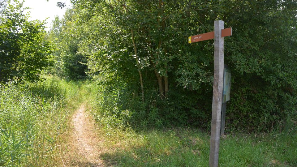 Wonen in Biddinghuizen is wonen in een dorp met alles. Trek je laarzen aan en wandel dwars door weilanden via het Laarzenpad.