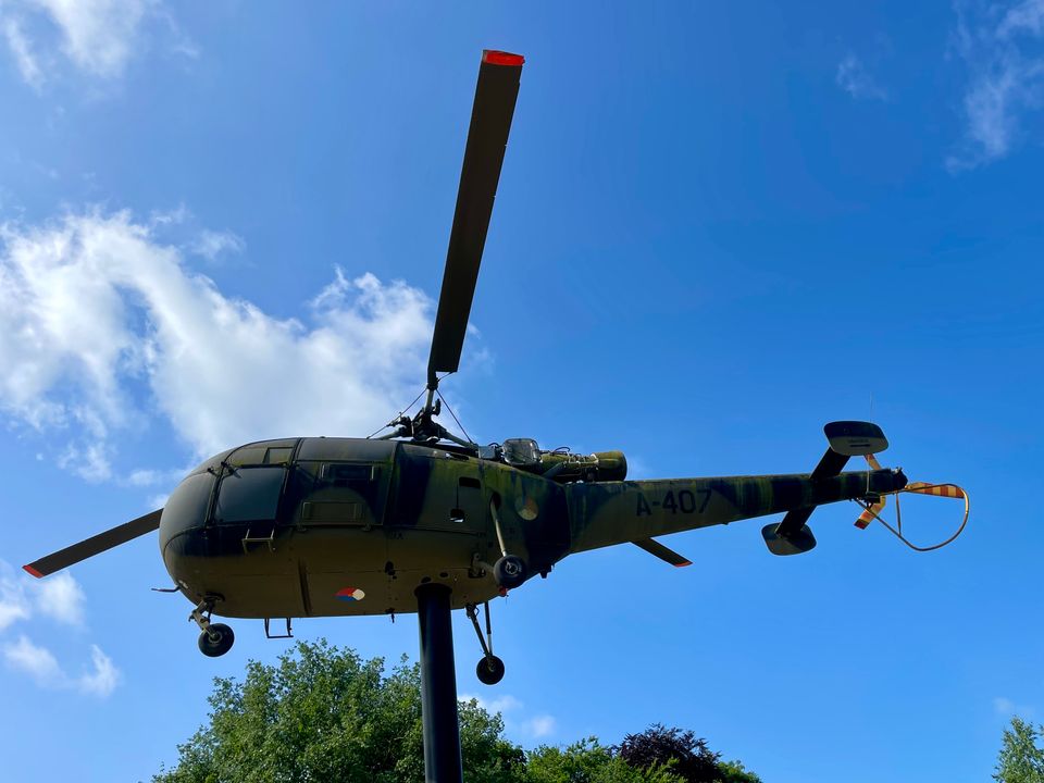 Militaire Helicopter nabij Vliegbasis Soesterberg