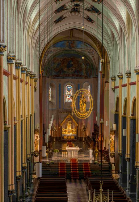 Sint Servaasbasiliek binnen altaar van boven