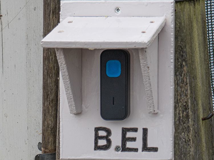 Met de bel kunt u de veerbaas oproepen