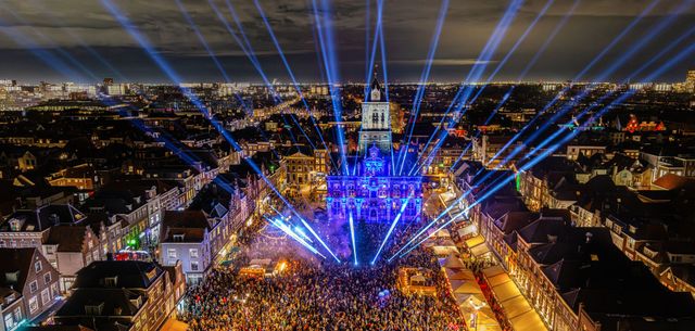 Lichtjesavond lichtshow vanaf de Markt in Delft