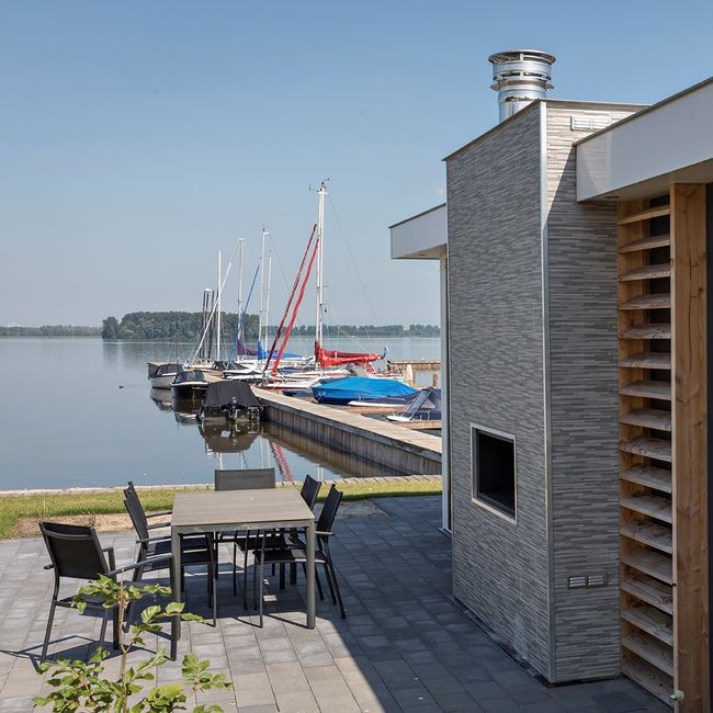 Huisje aan water EuroParcs Veuwemeer