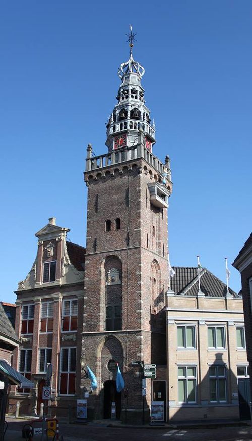 De buitenkant van De Speeltoren in Monnickendam