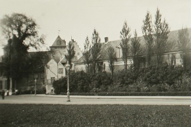 De drukkerij van Lutkie en Cranenburg voor afbraak. 
