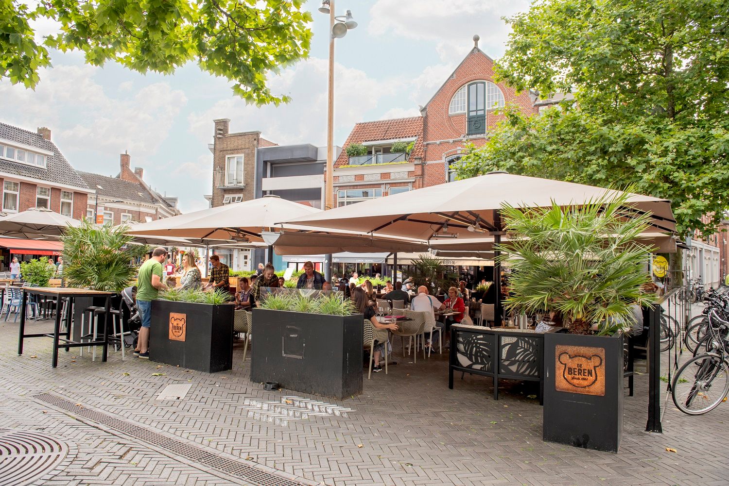 Het gezellige terras van restaurant de Beren