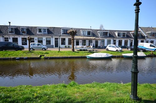 Een foto van een straat in Monnickendam