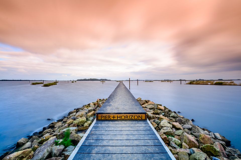 PIER+HORIZON is een land art-installatie uit 2016 van Paul de Kort in het Zwarte Meer, in het zuidoosten van de Noordoostpolder bij Kraggenburg.